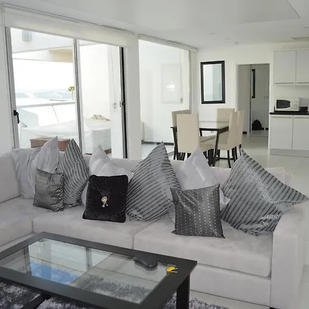 Penthouse Orange Grove 公寓